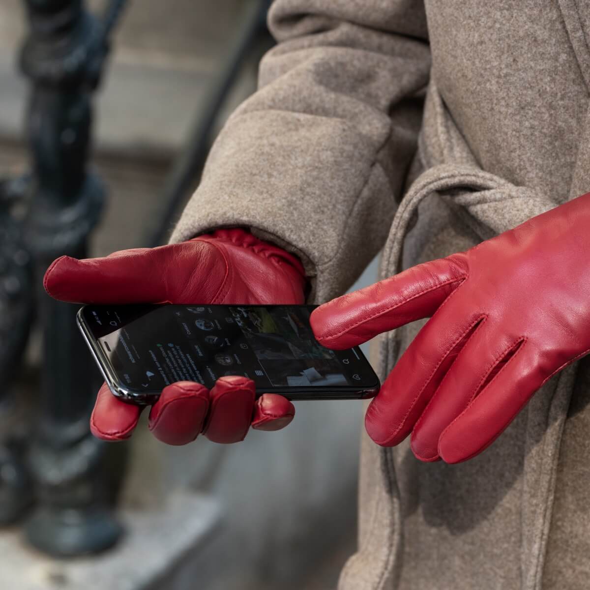 Red leather hot sale gloves mens